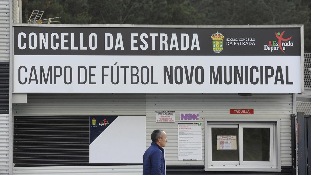 Cartel de entrada al Novo Municipal de A Estrada.