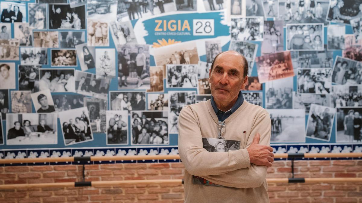 Javier Martinez, en el centro cívico que ha creado en Madrid.