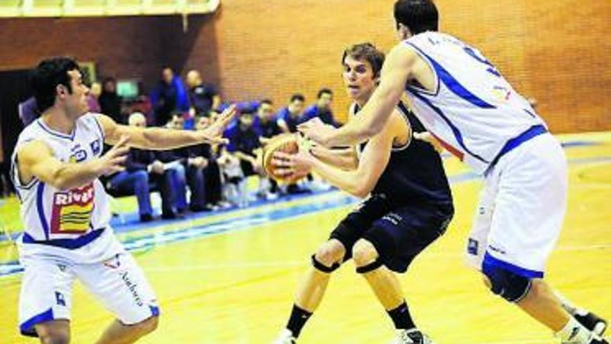 LeDuc dirige un ataque del Oviedo Baloncesto. | lne