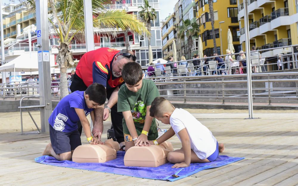 Yincana Solidaria en la Playa de Las Canteras