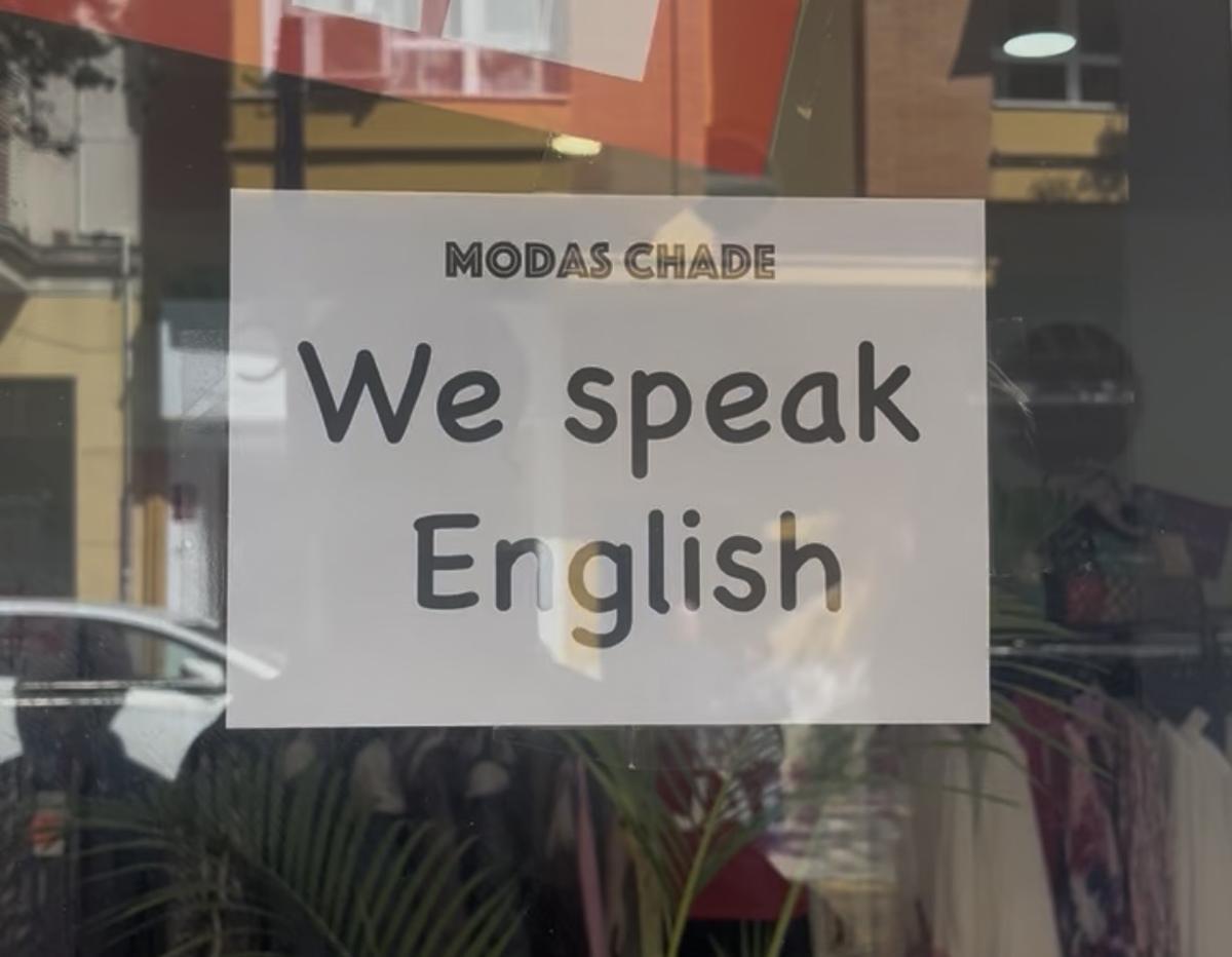 Cartel en "Modas Chade"