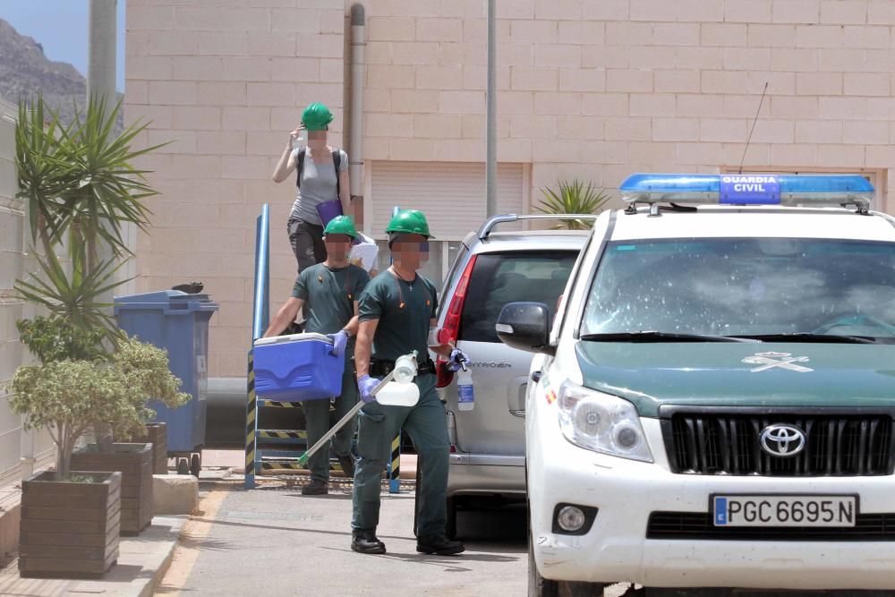 La Guardia Civil registra la Desaladora de Escombr