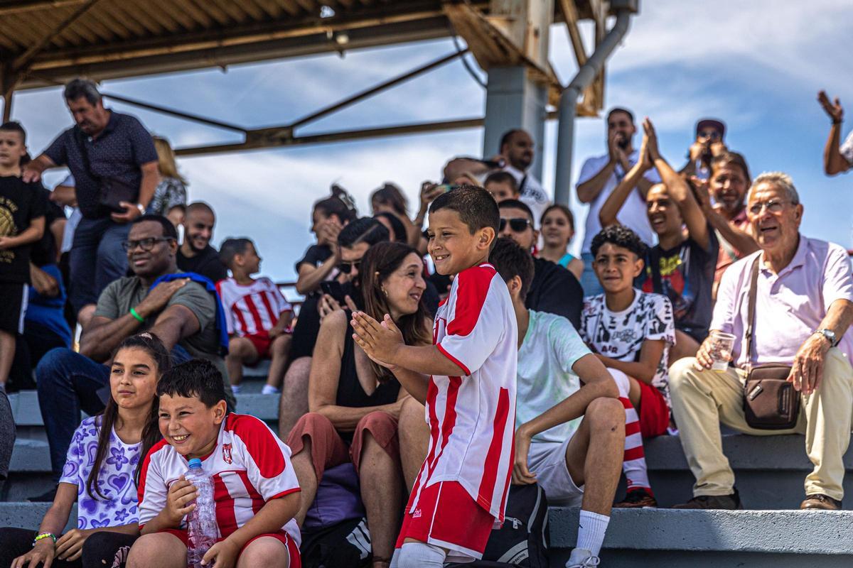 La Mina celebra su primera Champions infantil