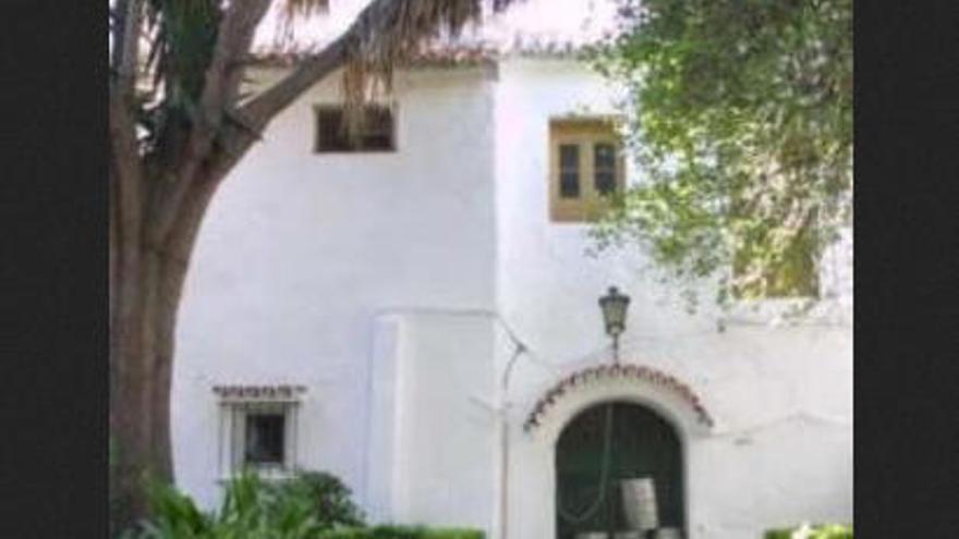 Fachada del Aula de la UNED en Marbella.