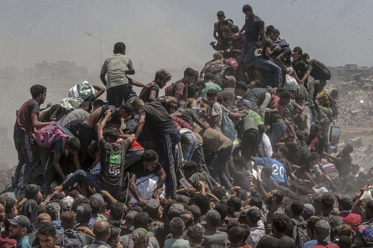 Israel dice que a lo largo del domingo entraron a Gaza 120 camiones con ayuda
