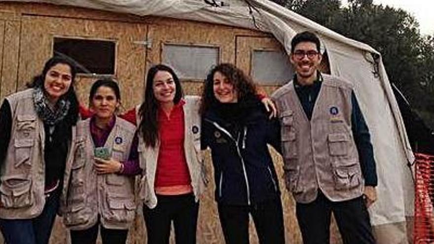 La doctora Aurèlia Sans amb un equip mèdic als camps de Lesbos