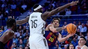 Así recibió el vestuario a Laprovittola, MVP ante el Real Madrid