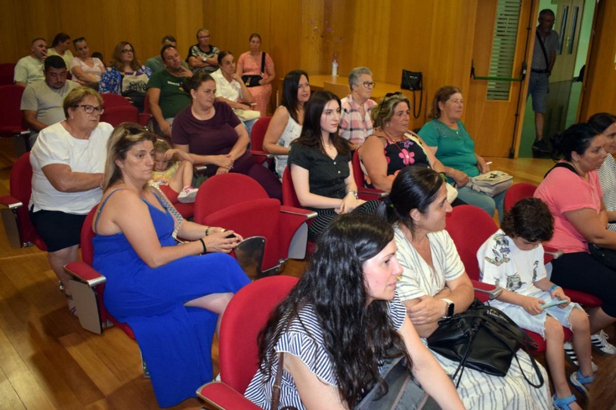 El acto de entrega de diplomas en el Auditorio Municipal de Valga.
