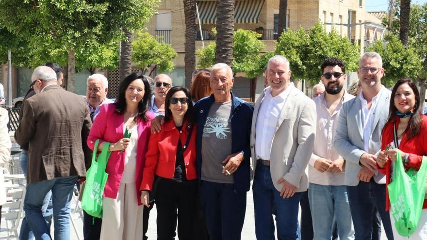 Margarita Robles arropa la candidatura del PSOE y defiende la gestión del Gobierno con la Base Logística del Ejército de Córdoba