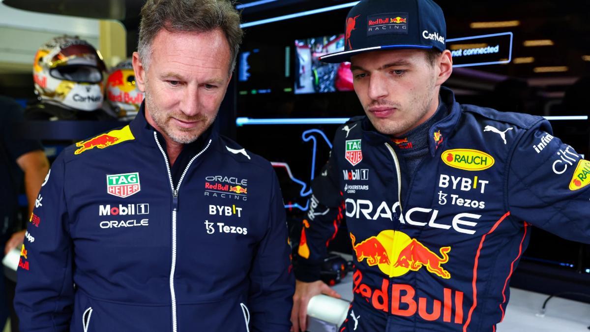 Christian Horner y el campeón Max Verstappen, en el box de Red Bull