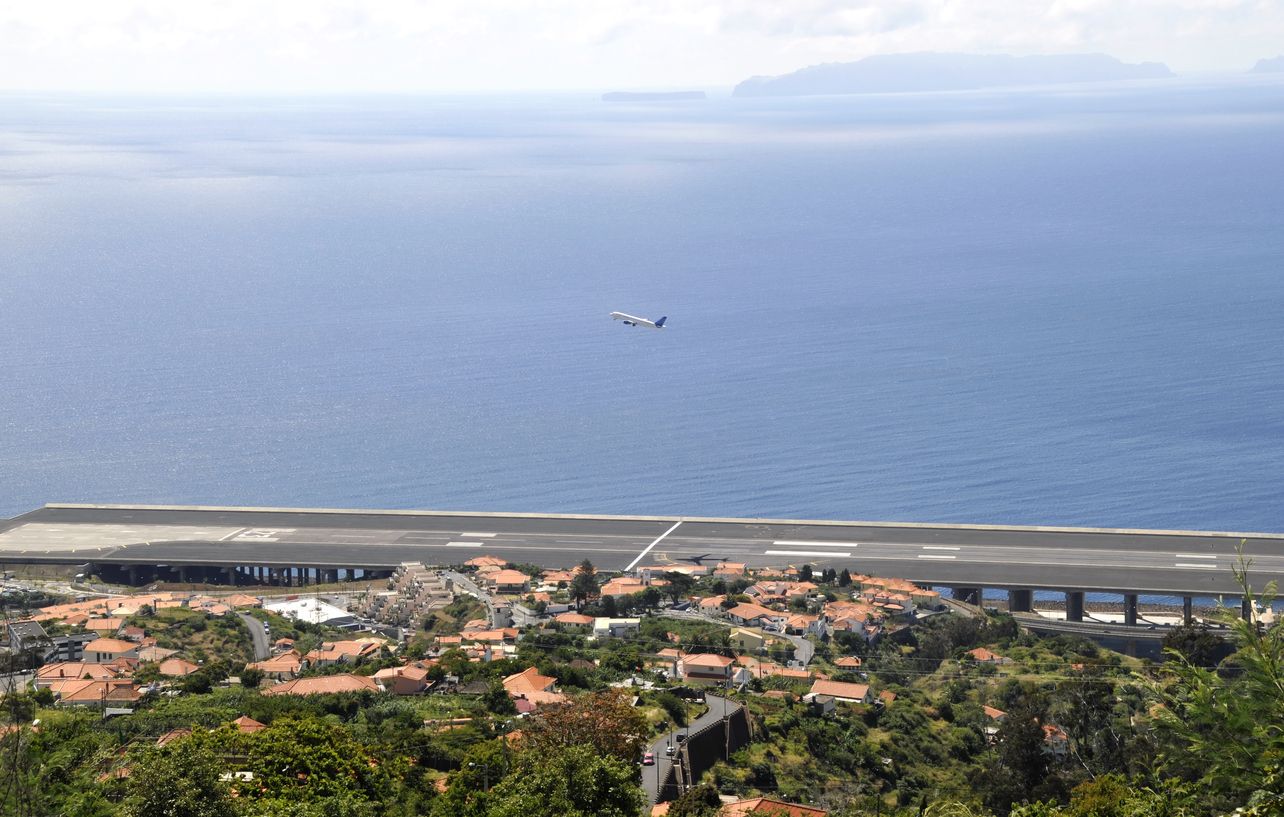 Solo los pilotos más experimentados pueden aterrizar en Madeira.
