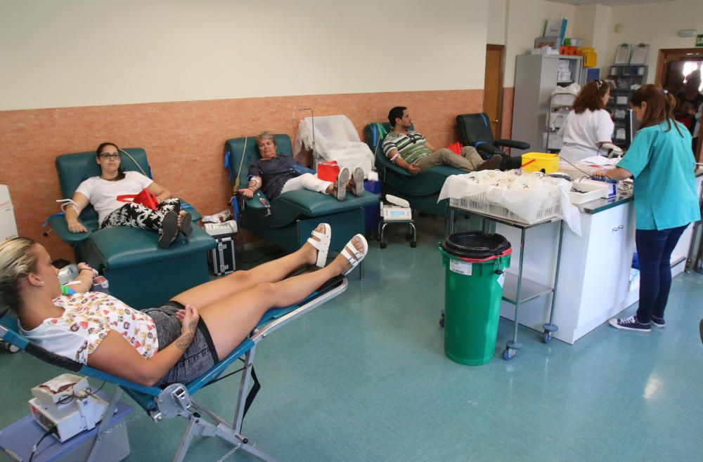 Los malagueños acuden a donar sangre tras el llamamiento del Centro Regional de Transfusión Sanguínea