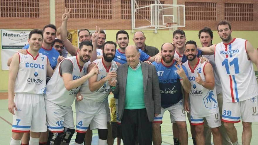 El Ecole celebra el ascenso a EBA.