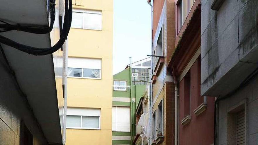 La calle Mestre Tenreiro será acondicionada por el Concello. // G.Núñez