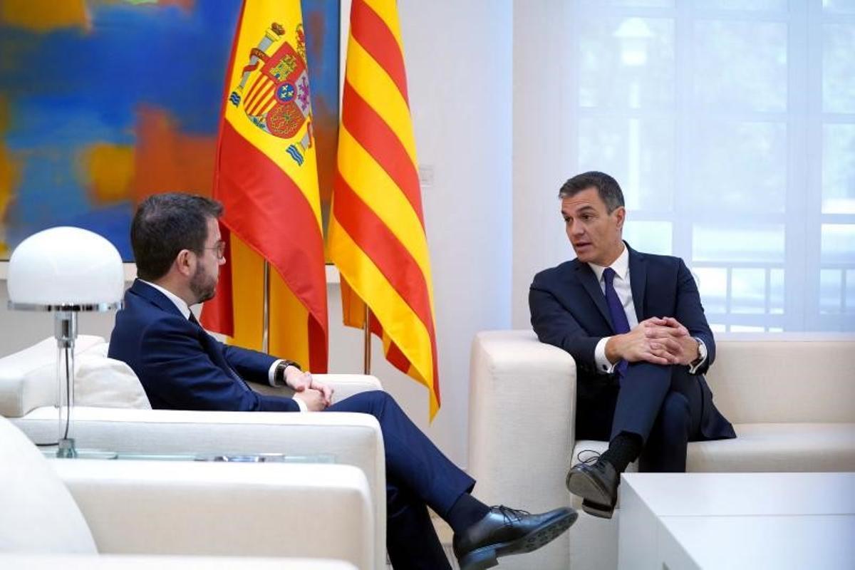 El presidente del Gobierno, Pedro Sánchez, y el 'president' de la Generalitat, Pere Aragonès, durante su reunión en el palacio de la Moncloa, el pasado 15 de julio de 2022.