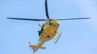 Rescatado un parapentista tras precipitarse a gran velocidad en la montaña en Petrer