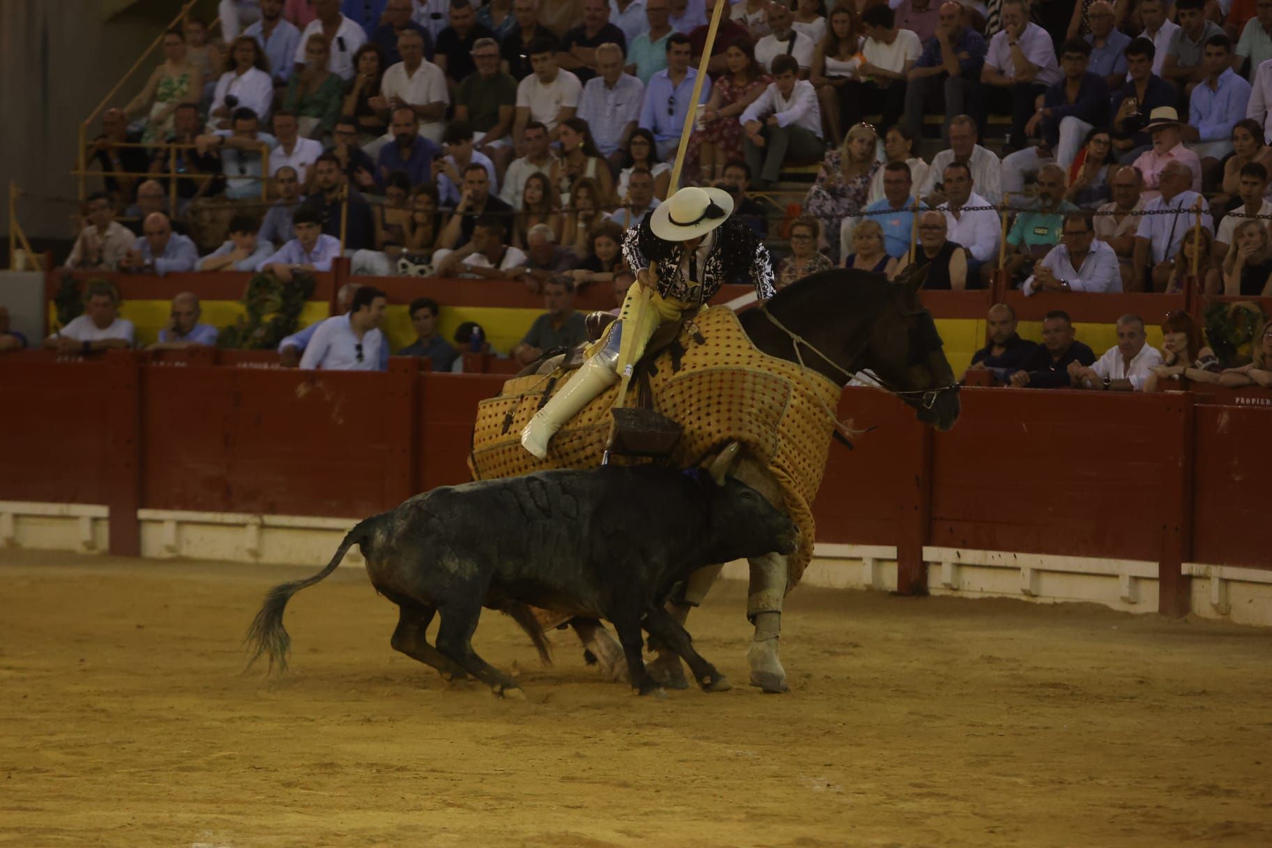Así ha sido la tarde de Toros de Victorino Martín para Manuel Escribano, en solitario, en Alicante