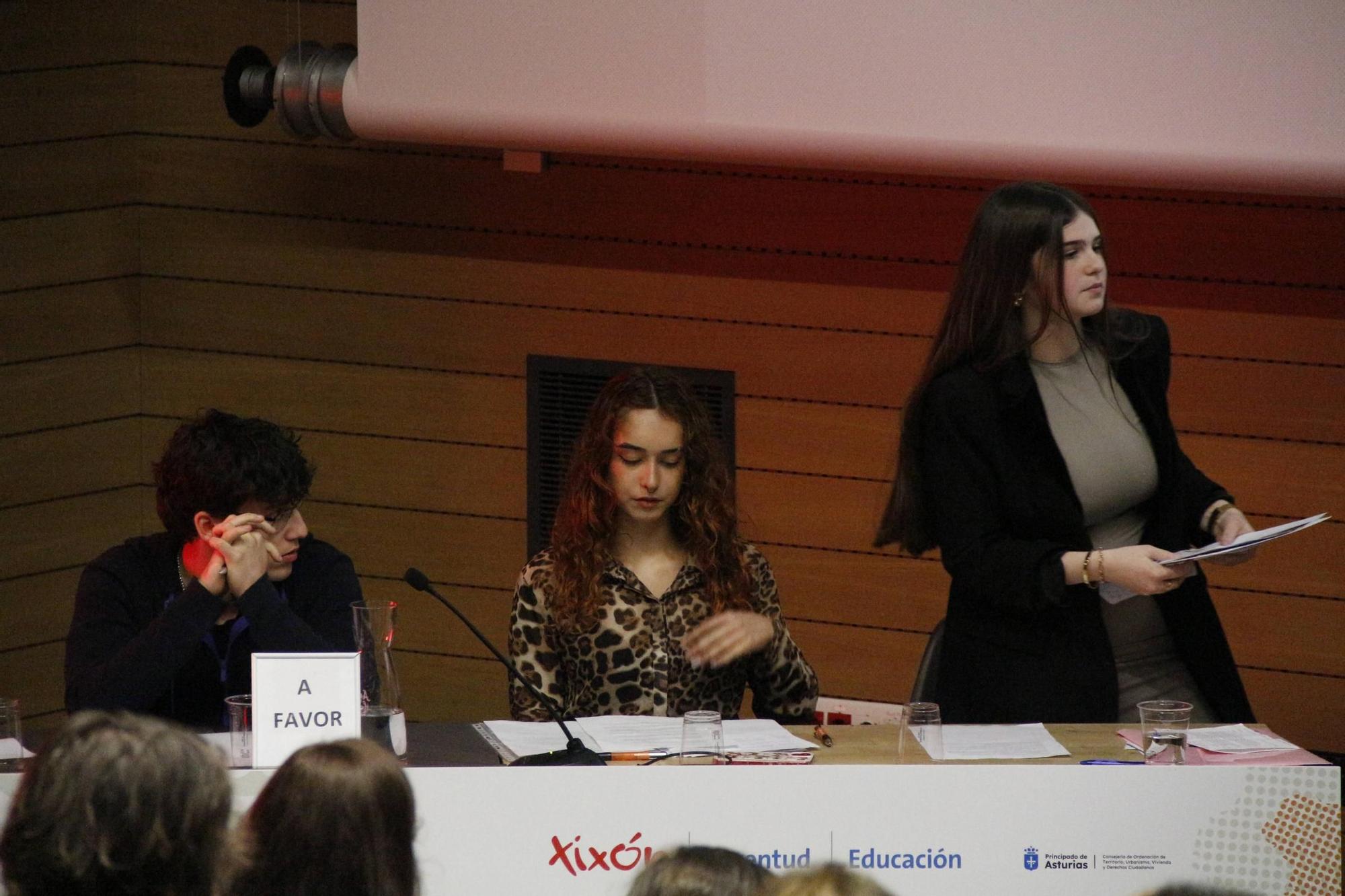 La semifinal de la Liga de Debate Escolar Municipal de Gijón, en imágenes