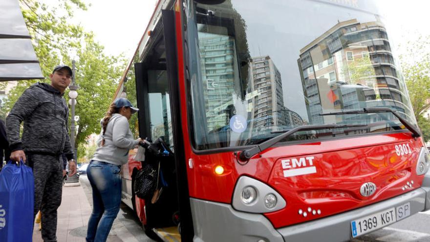 La EMT gana un 44 % de usuarios desde que aumentó las frecuencias nocturnas