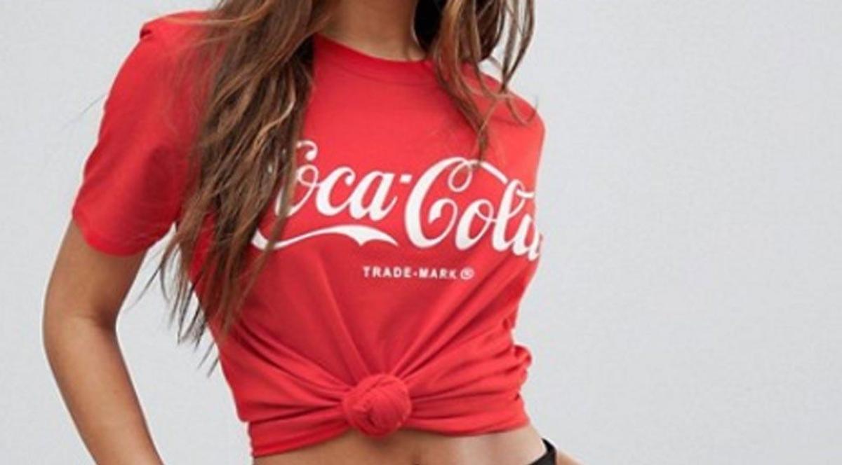 Camiseta Coca-Cola de Asos. (Precio: 24, 99 euros)