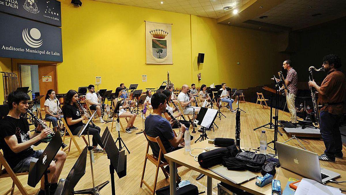 Estreno de las clases magistrales de clarinete, ayer, en el conservatorio lalinense.