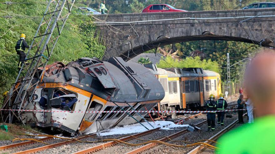 El tren accidentado en O Porriño // M. Canosa