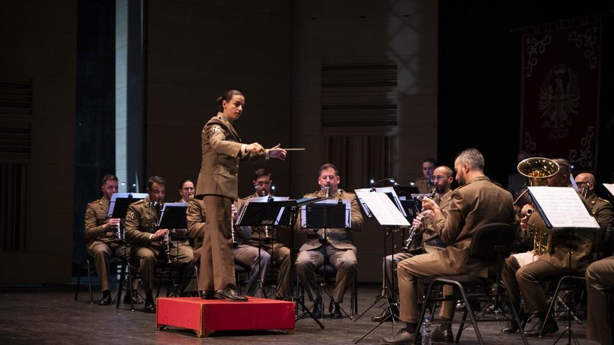 Vídeo | La marcha militar más solidaria suena en Cáceres