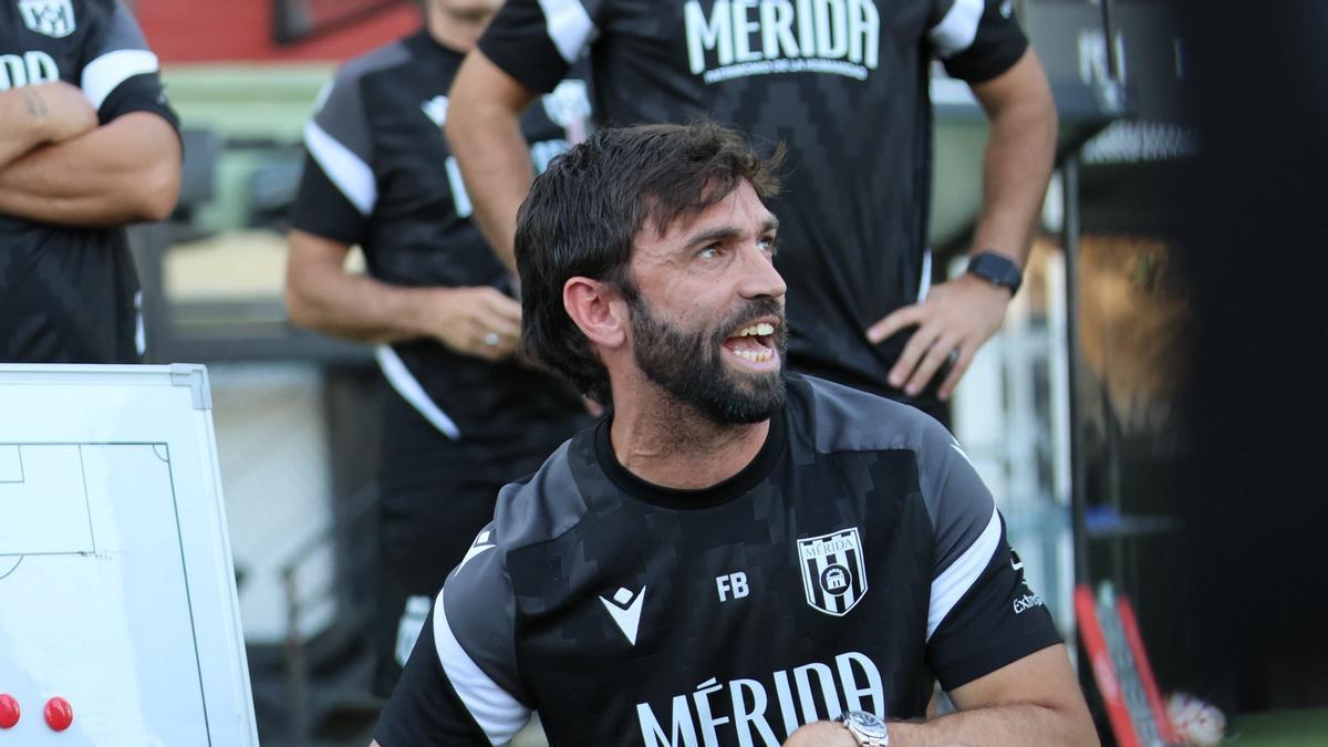 Fran Beltrán, técnico del Mérida.