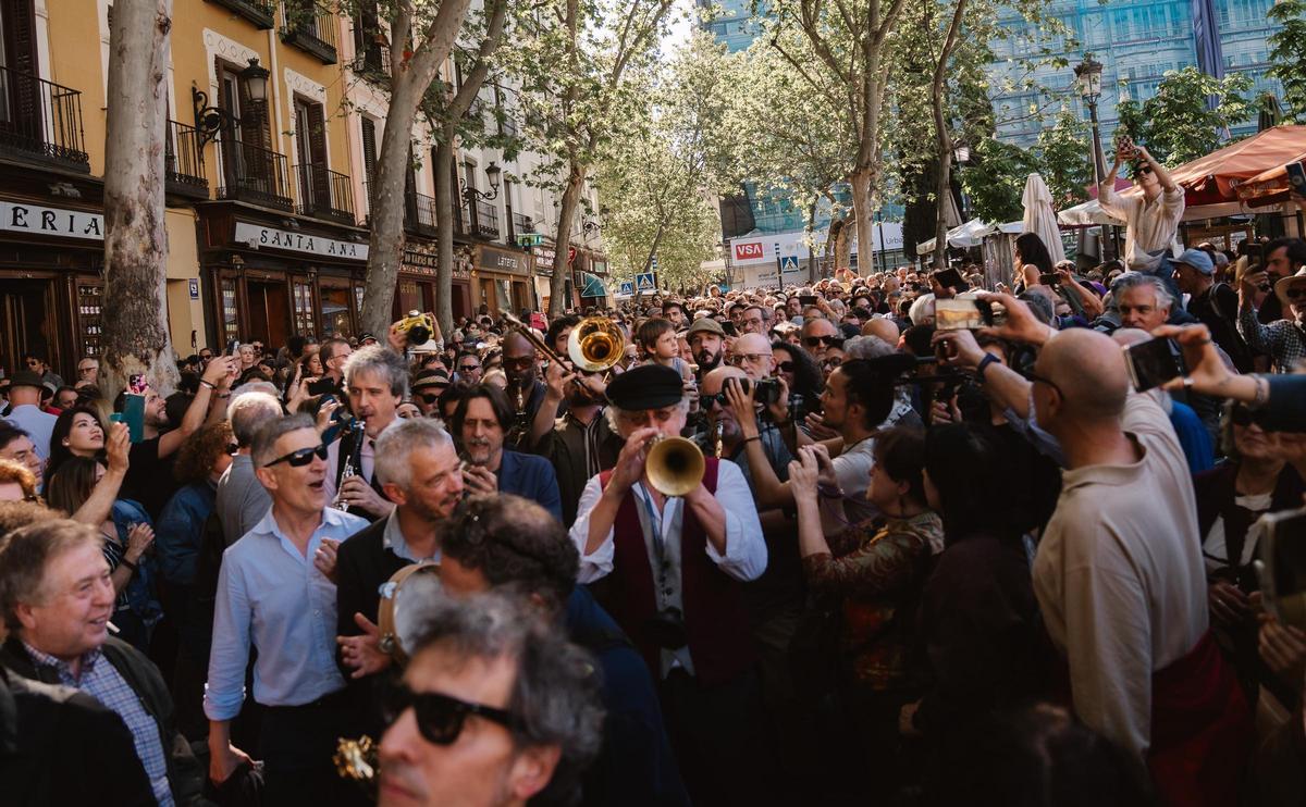 Un instante del cortejo que recorrido Madrid para inaugurar la nueva sede del Central. Un instante del cortejo que recorrido Madrid para inaugurar la nueva sede del Central.