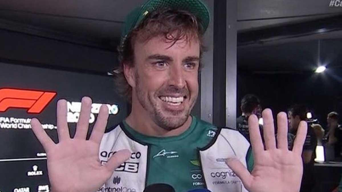 Alonso, entero y sonriente tras la agotadora carrera en el circuito de Losail