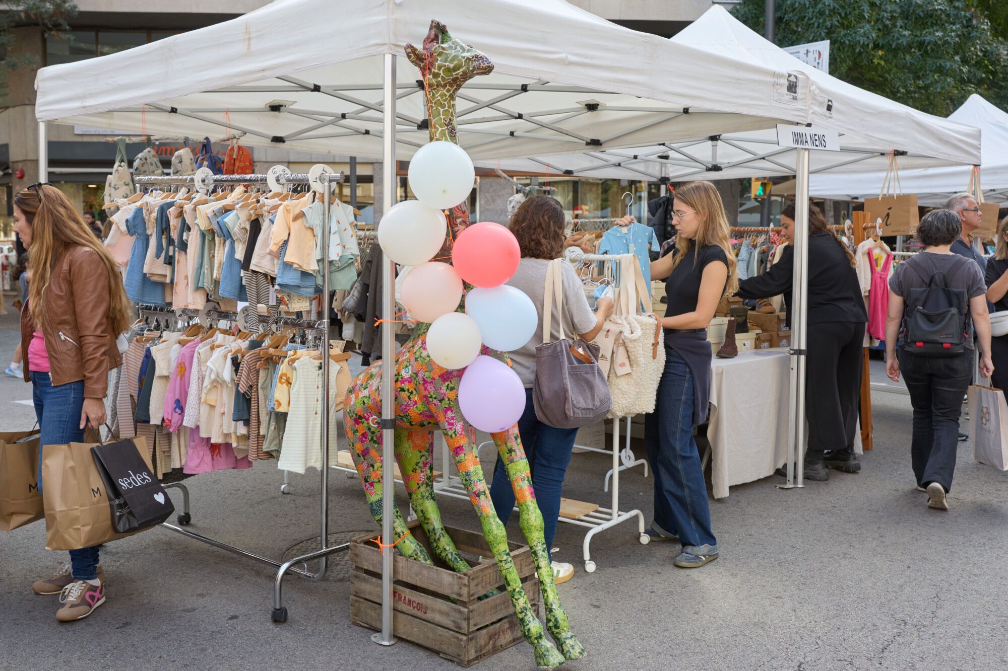 Botiga al carrer al c/ Migdia