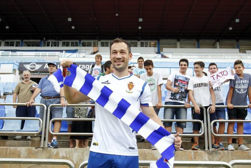 Presentación de Tato con el Real Zaragoza