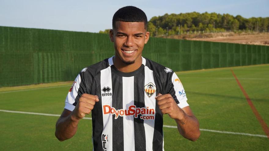 Oficial | Der CD Castellón verpflichtet Mittelfeldspieler Matías Orozco, ausgeliehen vom Brighton