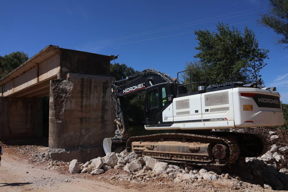 Los trabajos de derribo del viaducto que colapsó parcialmente el pasado mes de junio avanzan a buen ritmo con un 40% de la obra ejecutada.