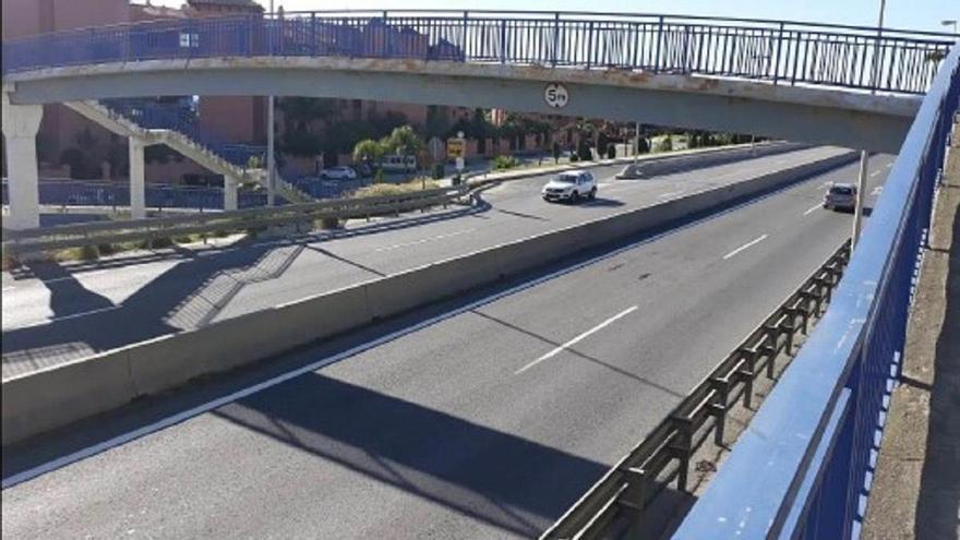 El Gobierno adjudica la reparación de 12 pasarelas peatonales sobre la autovía A-7 entre Estepona y Mijas