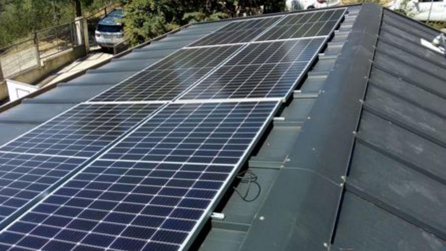 Estudien presentar  una demanda col·lectiva per l’estafa de les plaques solars