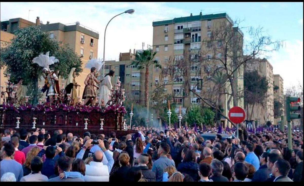 La Hermandad de Pino Montano recorre las calles del barrio