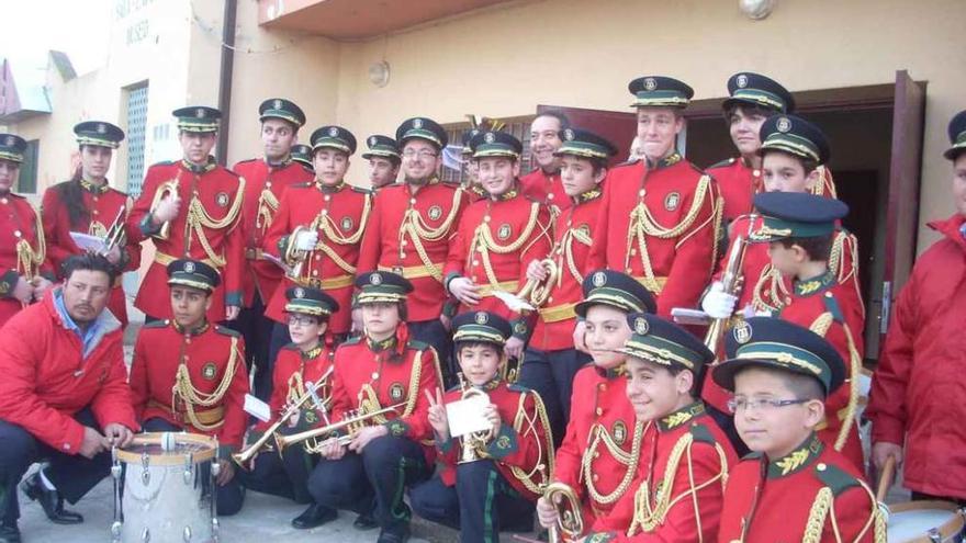 Integrantes de la Banda de Cornetas y Tambores &quot;Jesús Nazareno&quot; de Villaralbo.