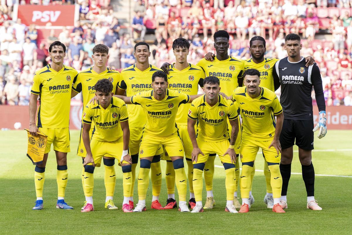 Los titulares del Villarreal del partido ante el PSV, entre ellos Pau Navarro.