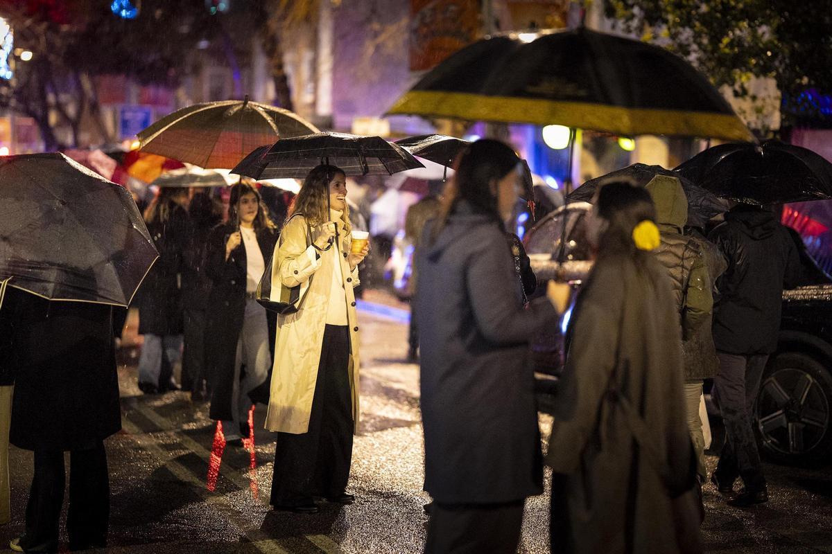 La lluvia diluye el botellón de Mandri