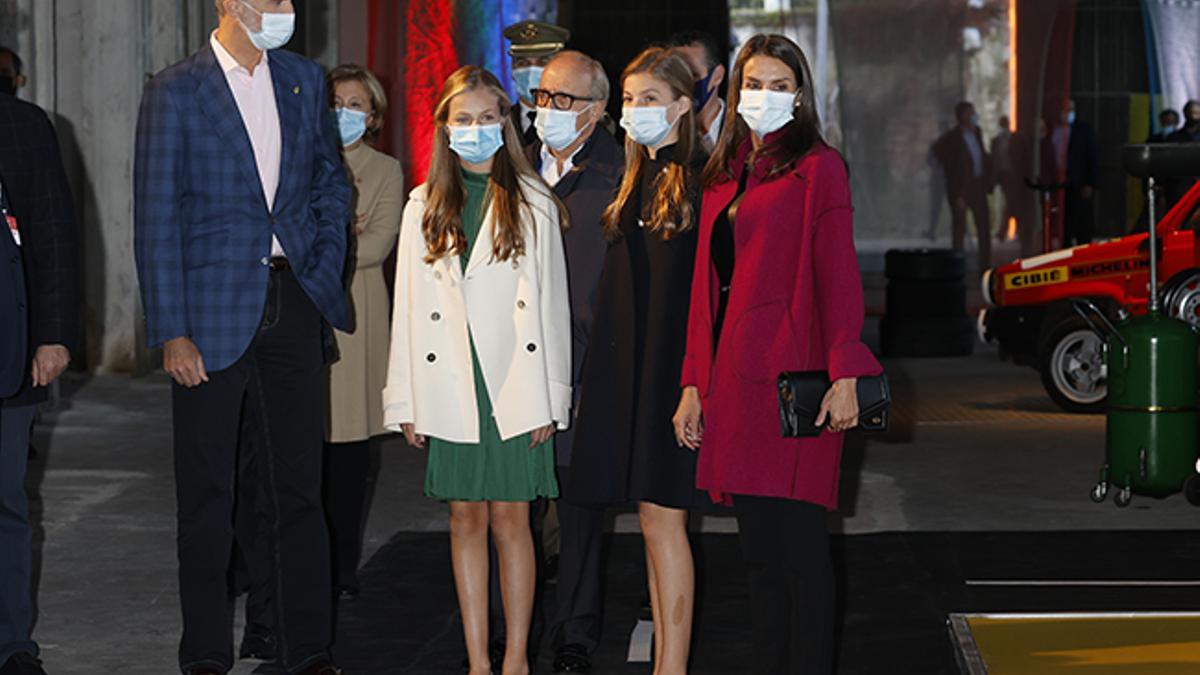 Los Reyes de España y sus hijas en su primer acto en Oviedo antes de los premios Princesa de Asturias