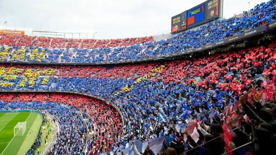 El Camp Nou, con un aspecto brillante durante.