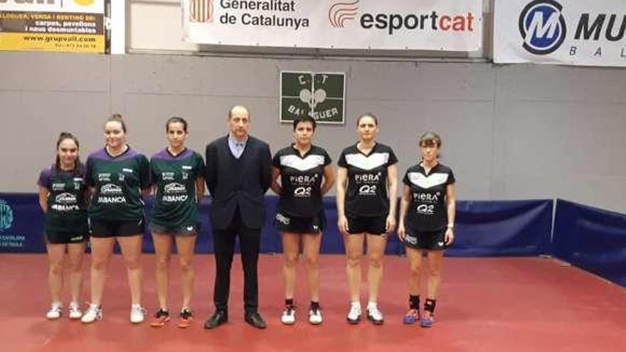 Las chicas del Cinania en las pistas del Balaguer.