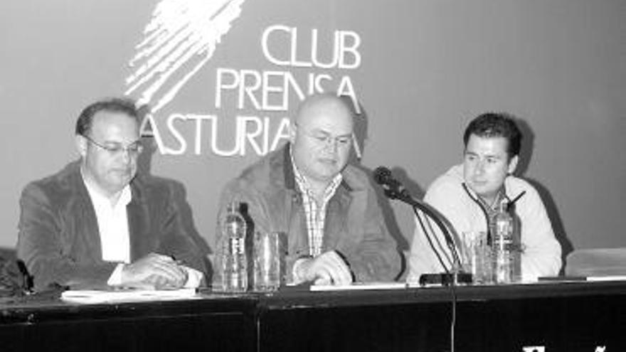 Por la izquierda, Andrés Presumido, Tito Casado y César Santiago.