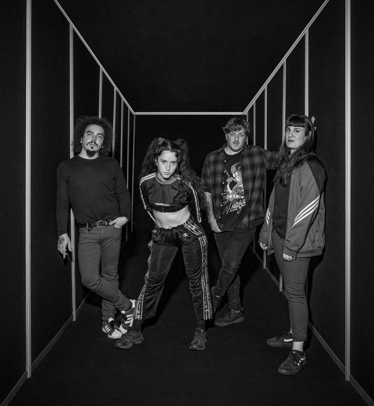 Nuria Furia, Edu Molina, Pau C. Marcos y Tweety Capmany son los miembros de la banda Hermana Furia.