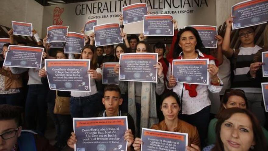 La enseñanza concertada se planta contra el cierre de aulas y «los recortes»