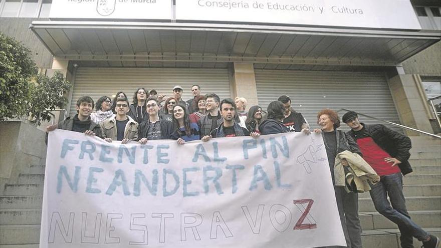 La justicia suspende la censura parental de los colegios de Murcia