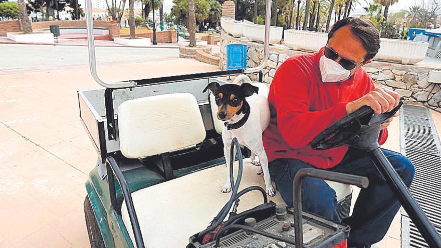 Un trabajador con Yucatán, el bodeguero que vive en el Tivoli y lo mantiene limpio de roedores.
