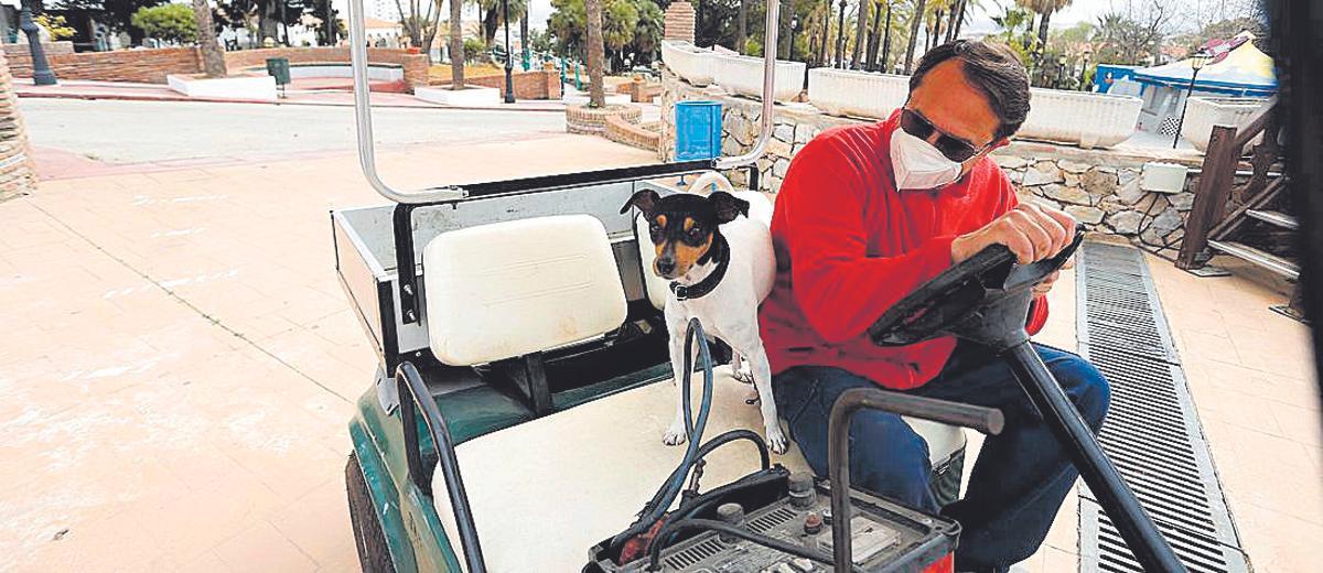 Un trabajador con Yucatán, el bodeguero que vive en el Tivoli y lo mantiene limpio de roedores.