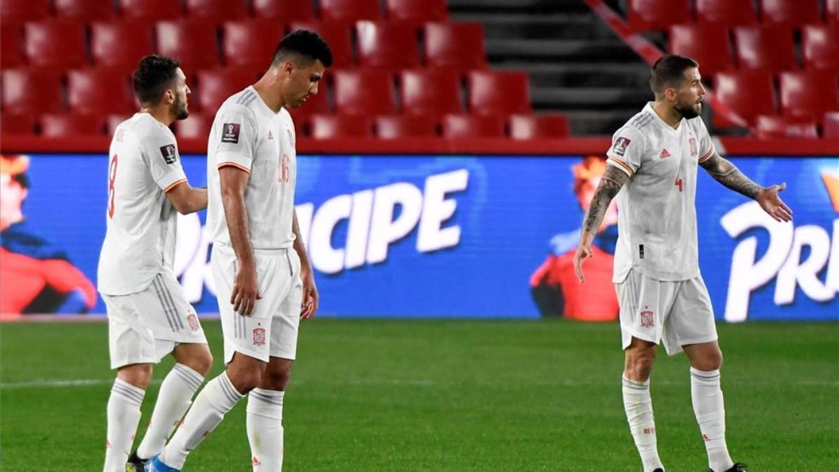 Los jugadores de España, durante el partido de clasificación al Mundial ante Grecia.